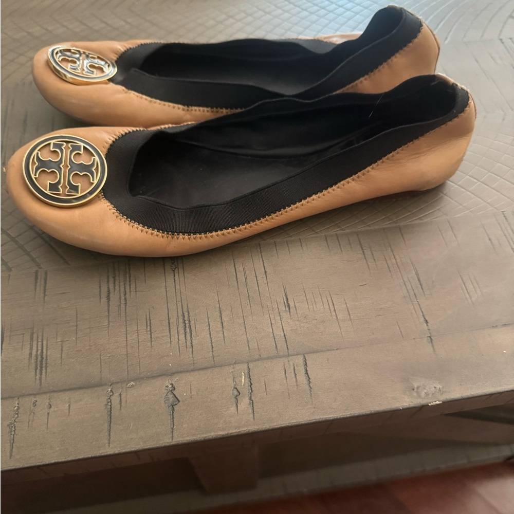 Tory Burch Tan and Black Leather Loafers